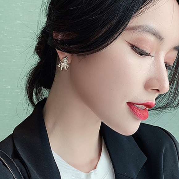 Adorable 18K Gold Plated Magic Unicorn Earrings - Picture 2 of 3